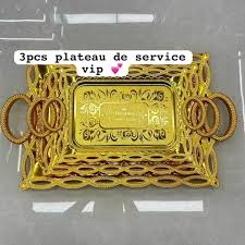 Ensemble de Plateaux de Service Dorés – Élégance et Raffinement