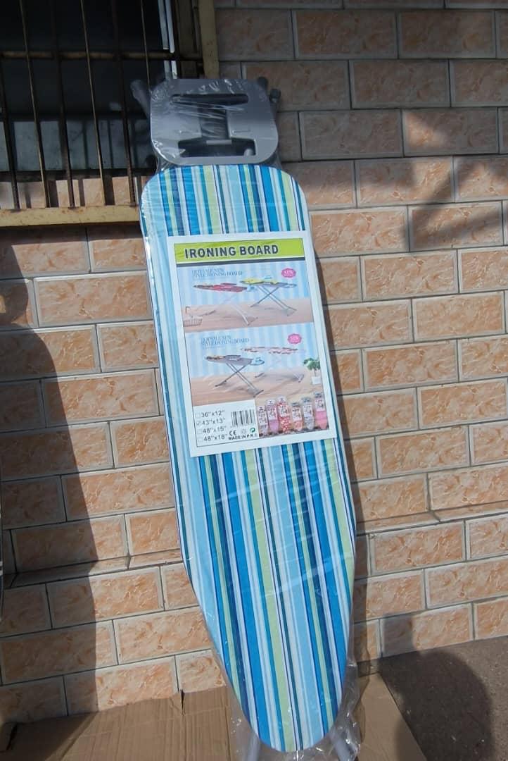 Table à Repasser Pliable avec Support pour Fer – Confort et Efficacité au Quotidien !
